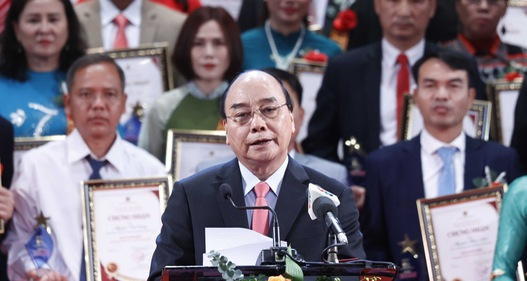 Chủ tịch nước dự lễ tôn vinh 100 Nông dân Việt Nam xuất sắc năm 2022