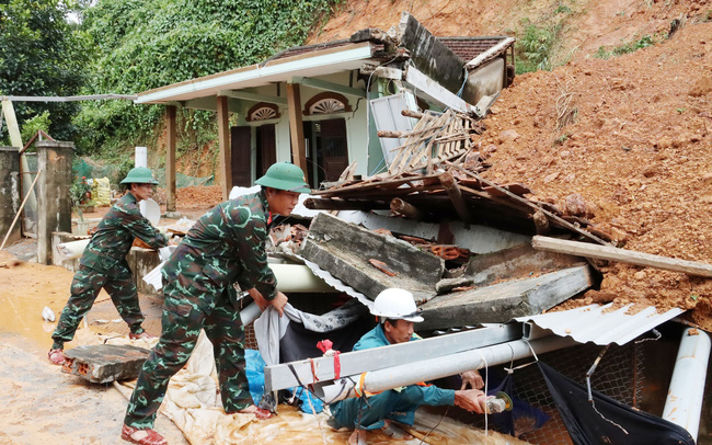 Thủ tướng chỉ đạo tập trung khắc phục hậu quả mưa lũ tại Trung Bộ