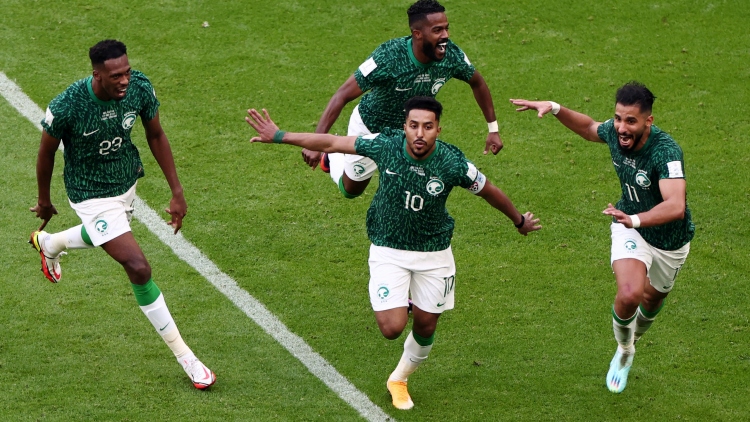 Địa chấn World Cup 2022: Saudi Arabia ngược dòng đả bại Argentina bị “VAR ám”
