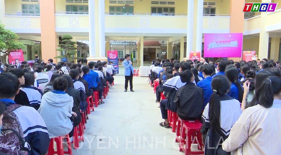 Thành đoàn Pleiku phối hợp tổ chức chương trình tư vấn, hướng nghiệp cho đoàn viên, thanh niên khối THPT