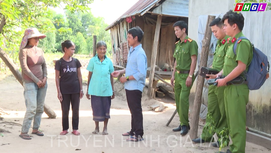 Kông Chro: Chính quyền cơ sở tích cực hỗ trợ Công an cấp CCCD cho người dân