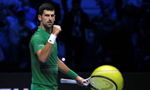 ATP Finals | Stefanos Tsitsipas không thể tạo bất ngờ trước Novak Djokovic