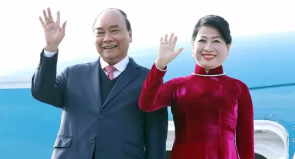 Chủ tịch nước Nguyễn Xuân Phúc lên đường thăm chính thức Thái Lan và dự Hội nghị APEC lần thứ 29