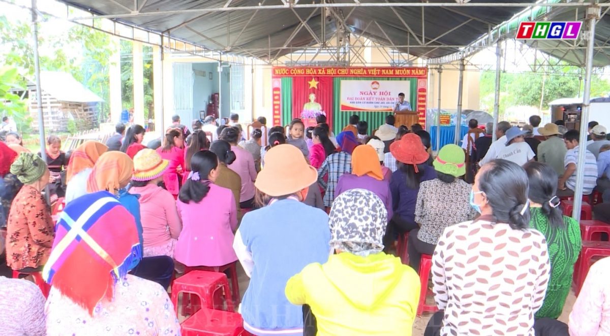 Đồng chí Võ Thanh Hùng – Ủy viên Ban Thường vụ Tỉnh ủy, Trưởng Ban Dân vận Tỉnh ủy dự Ngày hội Đại đoàn kết toàn dân tộc tại buôn Chư Jut, xã Chư Gu, huyện Krông Pa