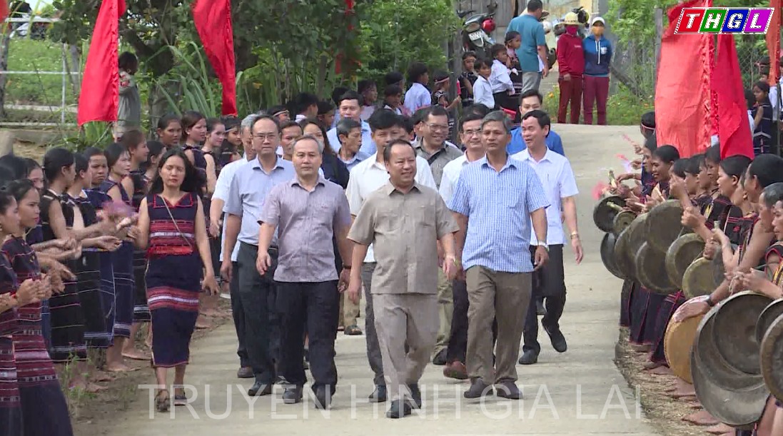 Đồng chí Châu Ngọc Tuấn – Phó Bí thư Thường trực Tỉnh ủy dự Ngày hội Đại đoàn kết ở khu dân cư làng Kươk