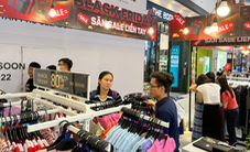 Nhộn nhịp không khí mua sắm dịp Black Friday