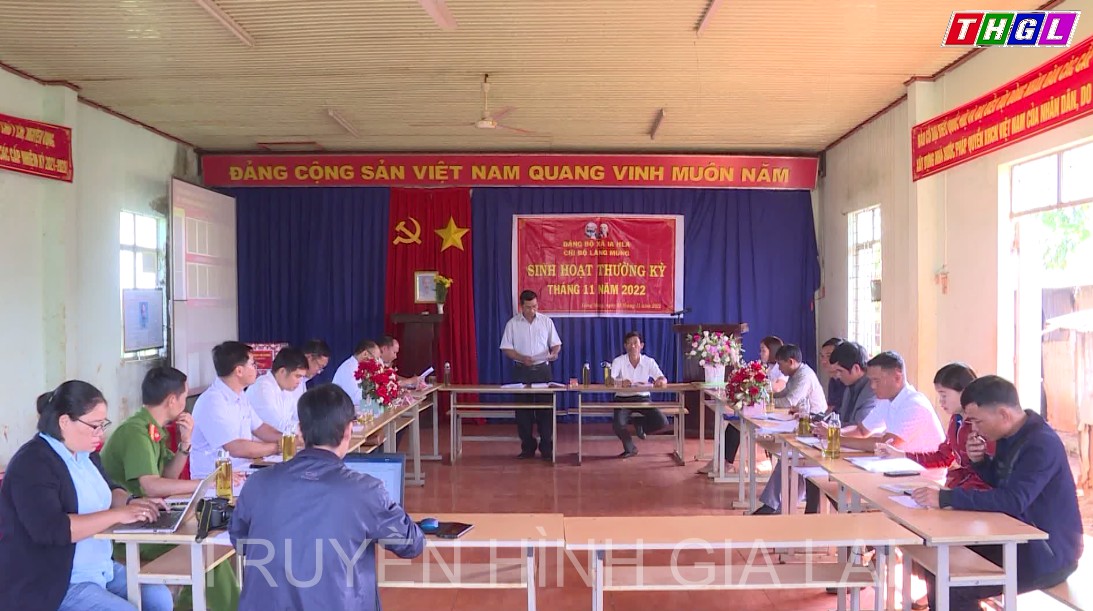 Phó Bí thư Tỉnh ủy Rah Lan Chung dự sinh hoạt thường kỳ tháng 11 tại Chi bộ làng Mung, Đảng bộ xã Ia Hla, huyện Chư Pưh