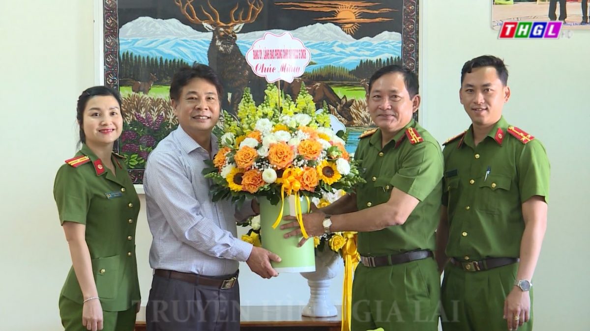 Nhiều cơ quan, đơn vị đến thăm, chúc mừng Đài PT-TH Gia Lai nhân kỷ niệm 46 năm Ngày phát sóng chương trình đầu tiên