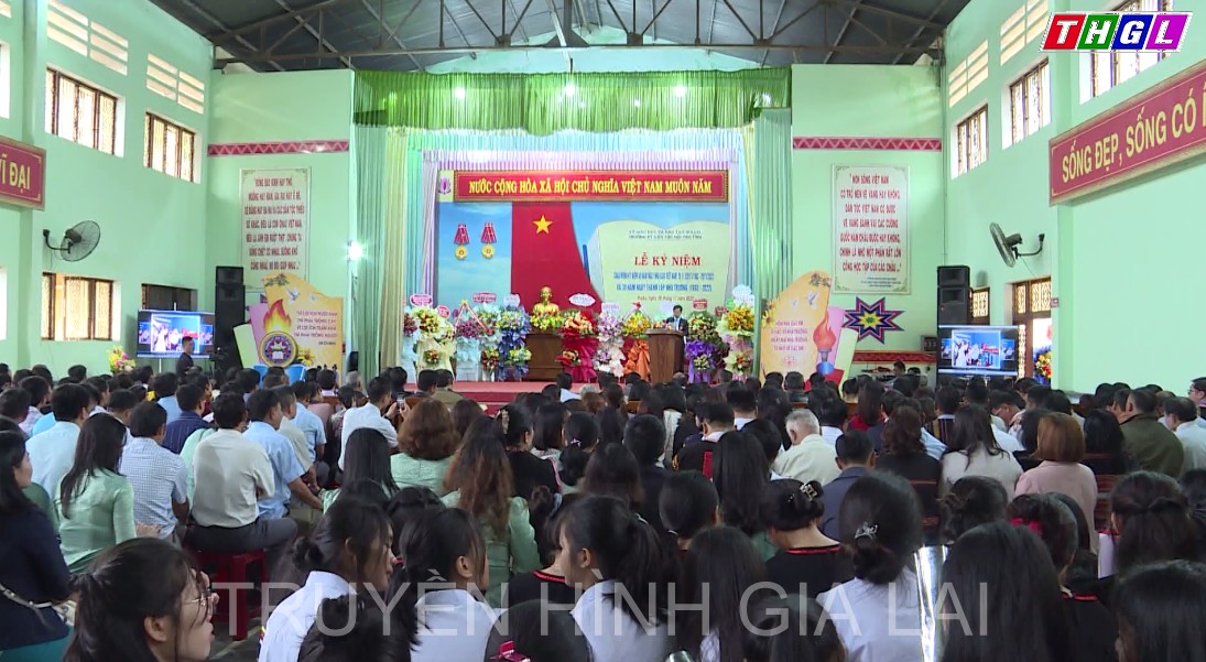 Trường Phổ thông Dân tộc Nội trú tỉnh Gia Lai Kỷ niệm 40 năm Ngày Nhà giáo Việt Nam và 30 năm thành lập trường