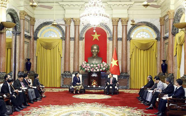 Chủ tịch nước Nguyễn Xuân Phúc tiếp Trưởng Ban Tổ chức Trung ương Đảng Nhân dân Cách mạng Lào