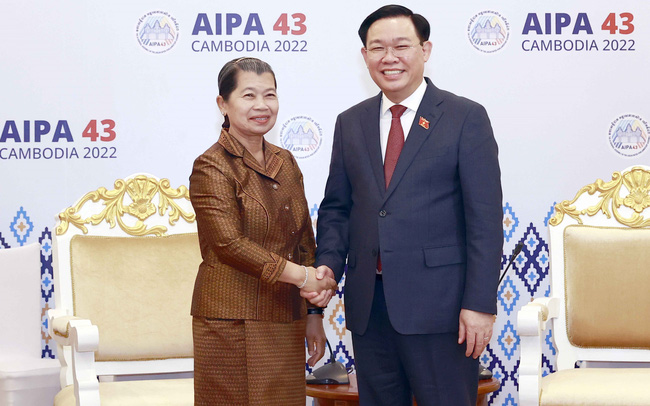 Chủ tịch Quốc hội Vương Đình Huệ tiếp Phó Thủ tướng Campuchia Men Sam An