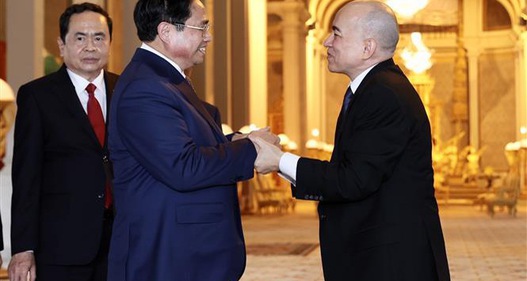 Thủ tướng Phạm Minh Chính đến chào Quốc vương Campuchia Norodom Sihamoni