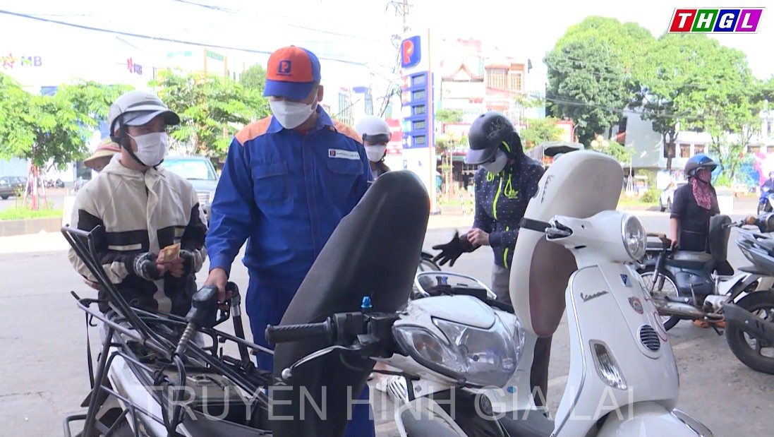 Từ 15h ngày 01/11/2022, giá xăng bán lẻ trong nước tăng thêm 380-410 đồng/lít