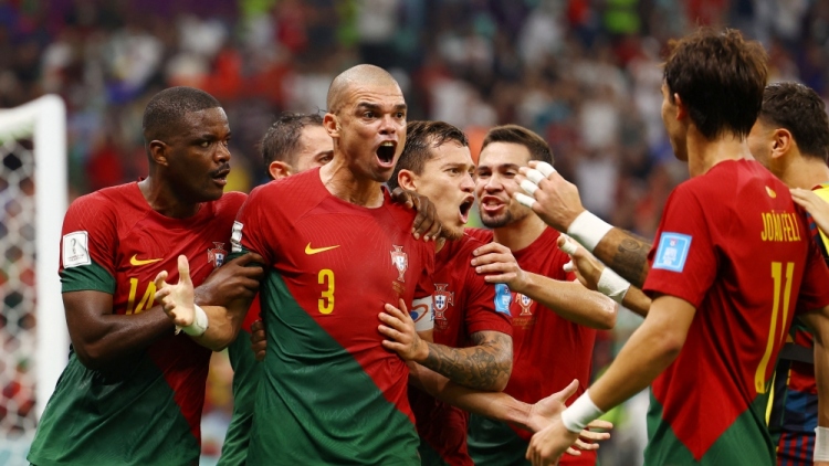 Bruno Fernandes và Pepe đi vào lịch sử sau trận Bồ Đào Nha 6-1 Thụy Sĩ