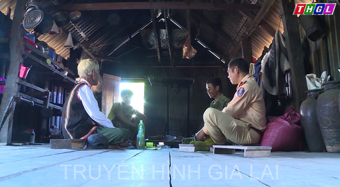 Bám buôn làng đẩy mạnh tuyên truyền Luật Giao thông đường bộ