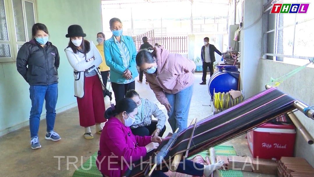 Giữ gìn nghề dệt thổ cẩm