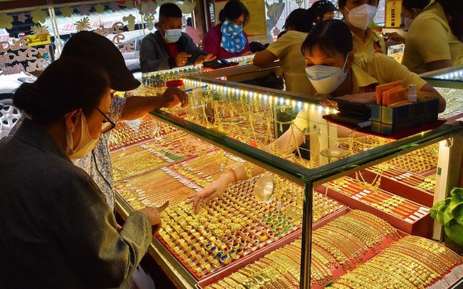 Giá vàng lao dốc