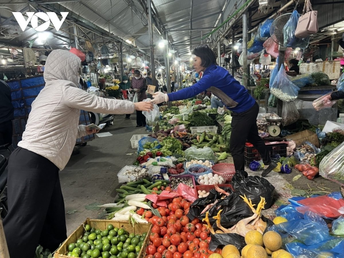 Rét đậm, nguồn cung khan hiếm khiến giá rau xanh tăng mạnh