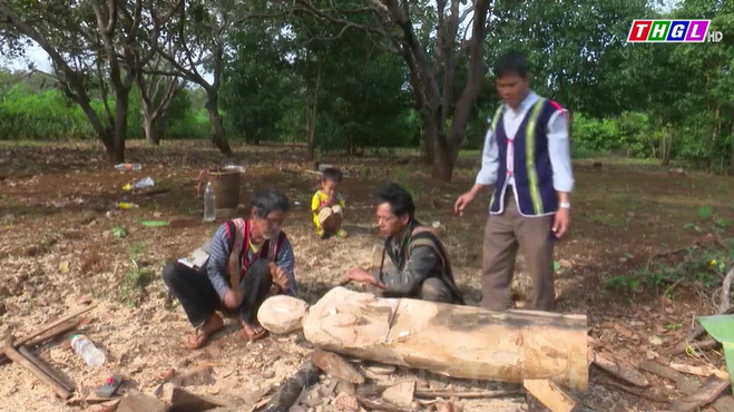 Xã Ia Tô nỗ lực bảo tồn nghề tạc tượng