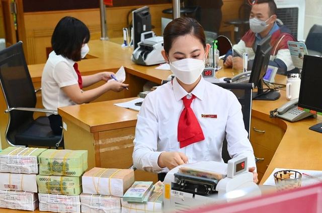 Hai ngân hàng đầu tiên giảm lãi suất cho vay