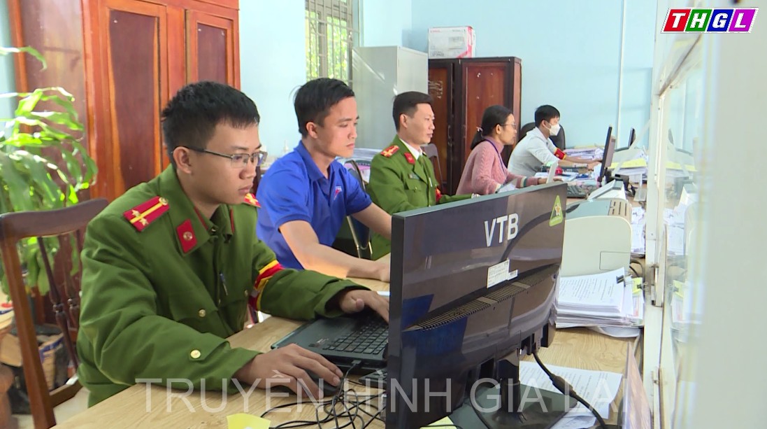 Huyện Chư Sê triển khai nhiều biện pháp nhằm giúp người dân mạnh dạn sử dụng dịch vụ công trực tuyến