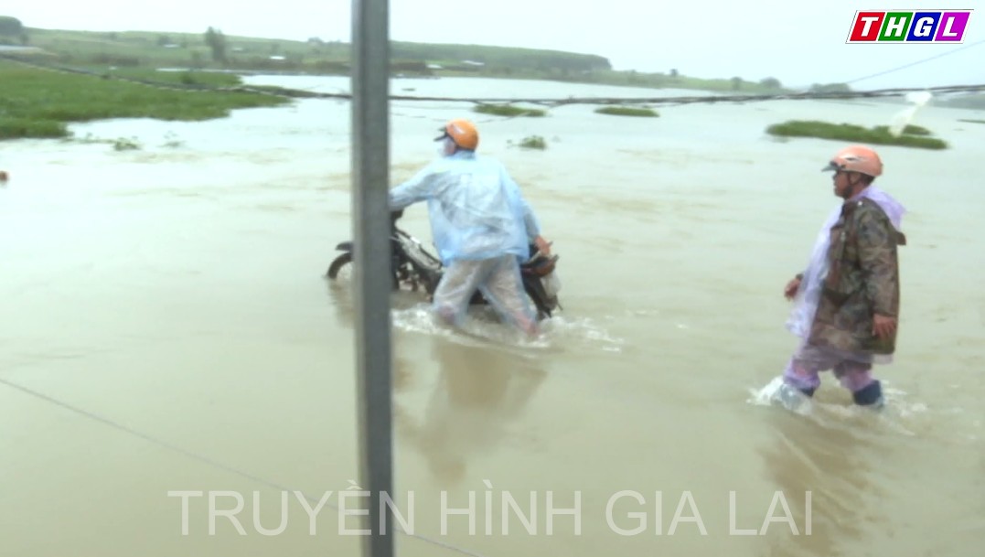 Cảnh báo tình trạng người dân bất chấp nguy hiểm băng qua sông, suối, đập tràn