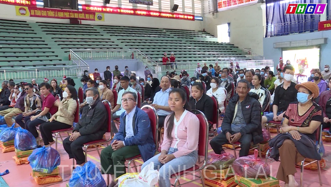 Hội Người mù tỉnh Gia Lai phối hợp tặng quà Tết cho hội viên