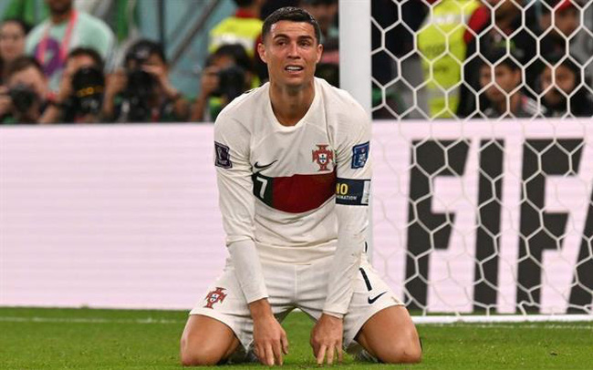 Ronaldo nói gì sau khi Bồ Đào Nha bị loại