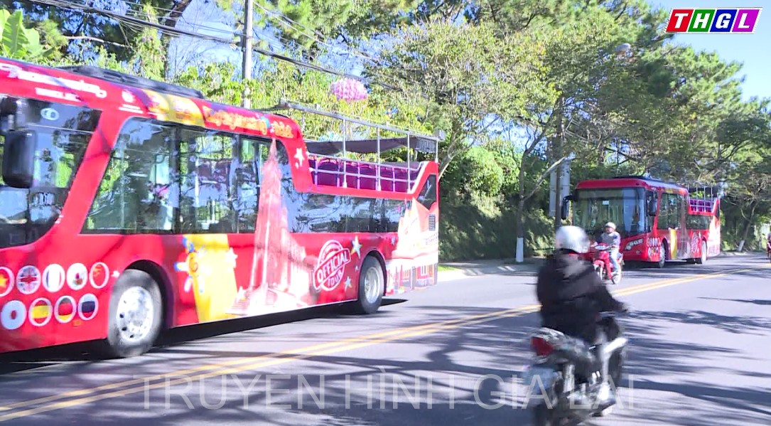 Lần đầu tiên Đà Lạt có tuyến xe buýt mui trần
