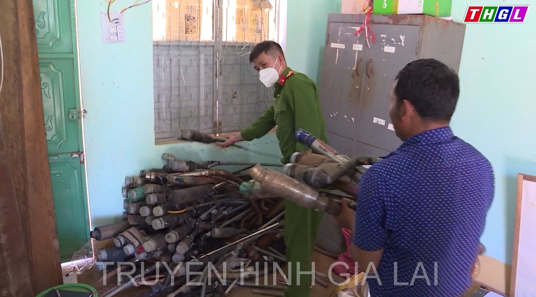 Công an huyện Mang Yang thu hồi hơn 120 súng cồn, súng kíp