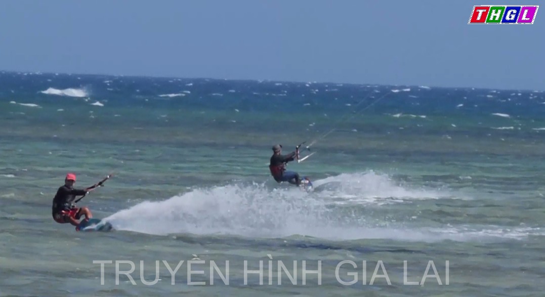 Binh đoàn 15 khám, điều trị bệnh, cấp thuốc miễn phí cho đồng bào biên giới