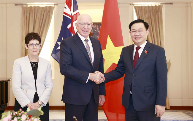 Chủ tịch Quốc hội Vương Đình Huệ hội kiến Toàn quyền Australia