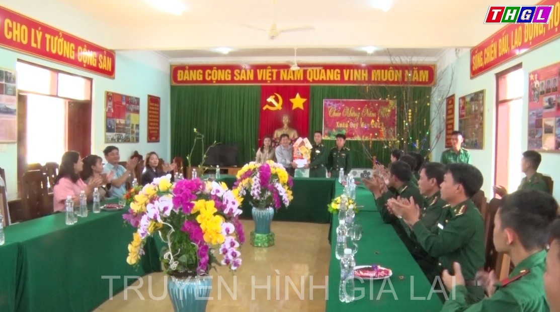 Huyện Kbang thăm, chúc Tết cán bộ, chiến sĩ Đồn Biên phòng Ia Pnôn, huyện Đức Cơ