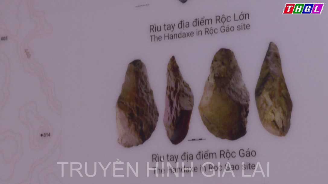 Sưu tập công cụ sơ kỳ đá cũ An Khê, niên đại: 800.000 năm cách ngày nay được công nhận bảo vật quốc gia