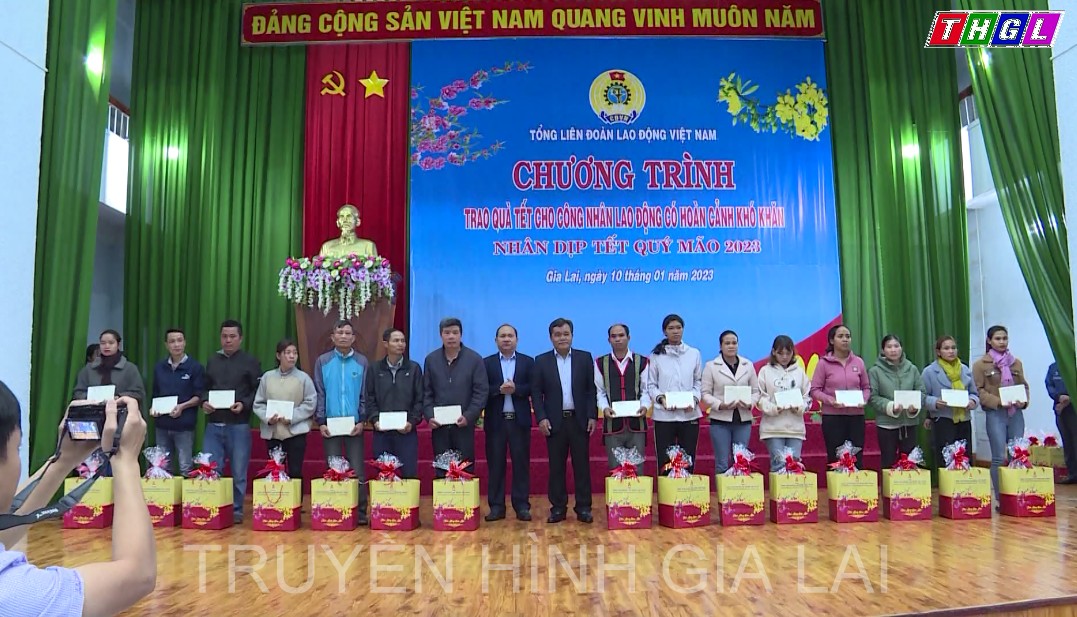 Chương trình “Trao quà tết cho công nhân lao động có hoàn cảnh khó khăn nhân dịp Tết Quý Mão 2023”