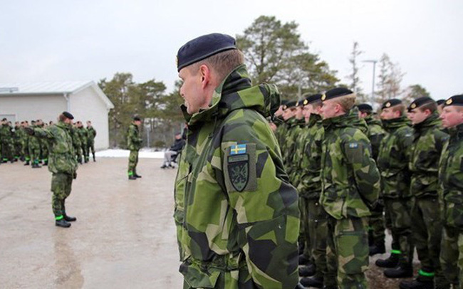 Thụy Điển tạm dừng tiến trình gia nhập NATO