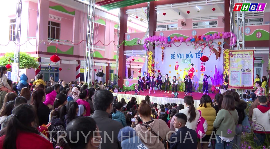    Trường Mầm non Họa Mi tổ chức Hội chợ Tết mừng Xuân Quý Mão