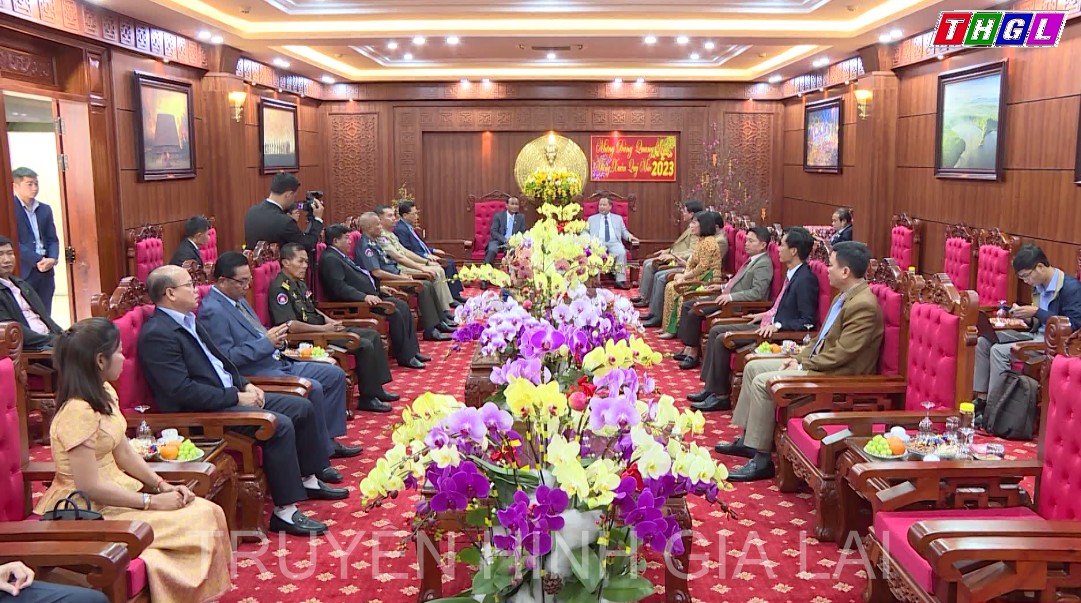 Đoàn đại biểu cấp cao tỉnh Stung Treng, Vương quốc Campuchia thăm và chúc Tết tại Tỉnh ủy Gia Lai