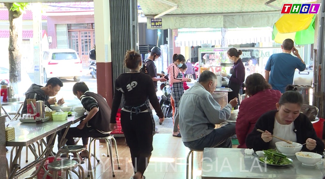 Lan tỏa tình yêu với Phở khô Gia Lai