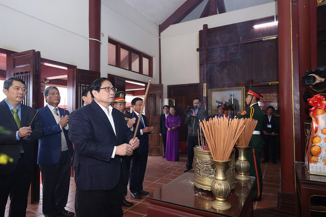 Thủ tướng Phạm Minh Chính dâng hương tưởng niệm cố Thủ tướng Phạm Văn Đồng