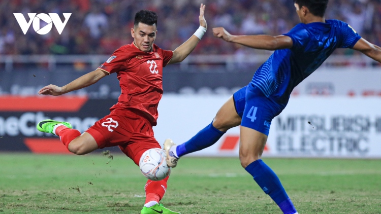 Chung kết lượt đi AFF Cup 2022: Văn Thanh lập siêu phẩm, ĐT Việt Nam hòa hú vía trước Thái Lan trên sân nhà