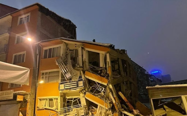 Động đất mạnh gần 8 độ tại Thổ Nhĩ Kỳ, ít nhất 10 người thiệt mạng