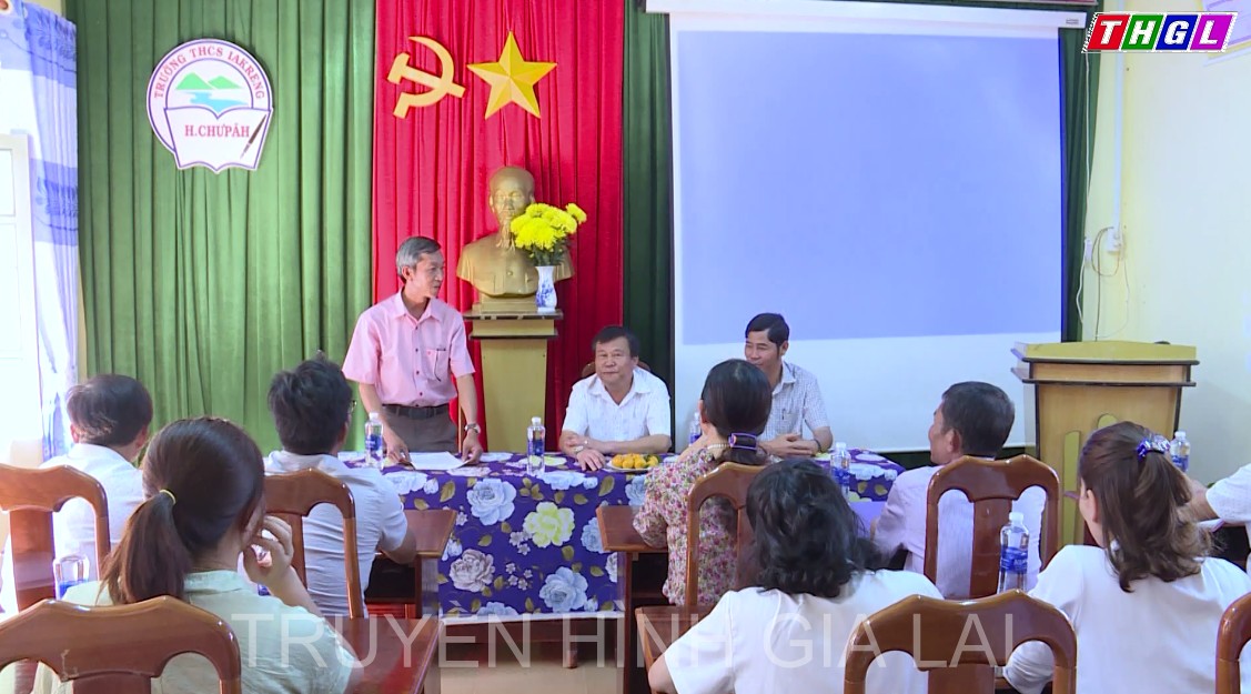 Đồng chí Chủ nhiệm Ủy ban Kiểm tra Tỉnh ủy Thái Thanh Bình dự sinh hoạt Chi bộ Trường THCS Ia Kreng, xã Ia Kreng, huyện Chư Păh