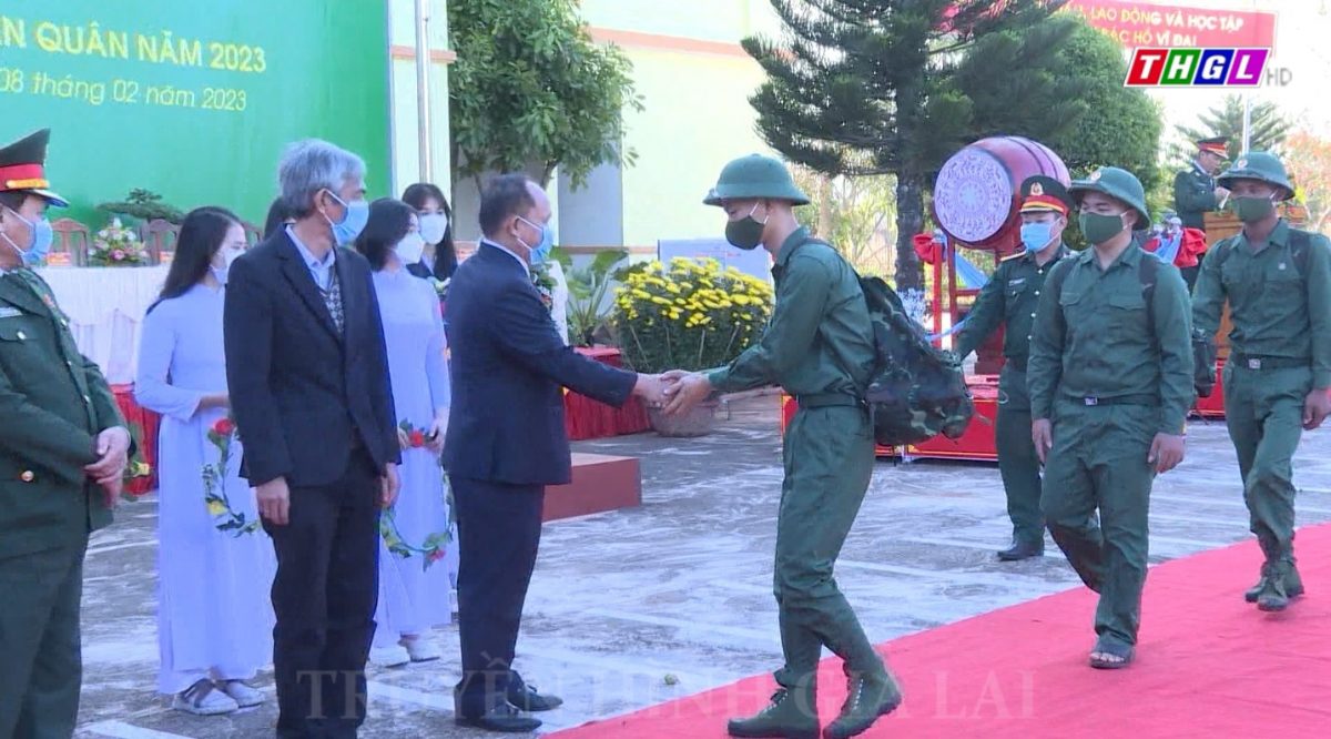 Phó Bí thư Tỉnh ủy Rah Lan Chung dự Lễ Giao – nhận quân năm 2023 tại huyện Chư Pưh