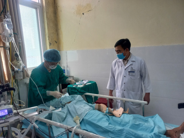 Tập trung cứu chữa nạn nhân vụ tai nạn nghiêm trọng ở Quảng Nam