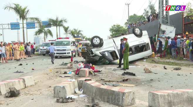 Vụ tai nạn giao thông đặc biệt nghiêm trọng làm 8 người chết, 12 người bị thương