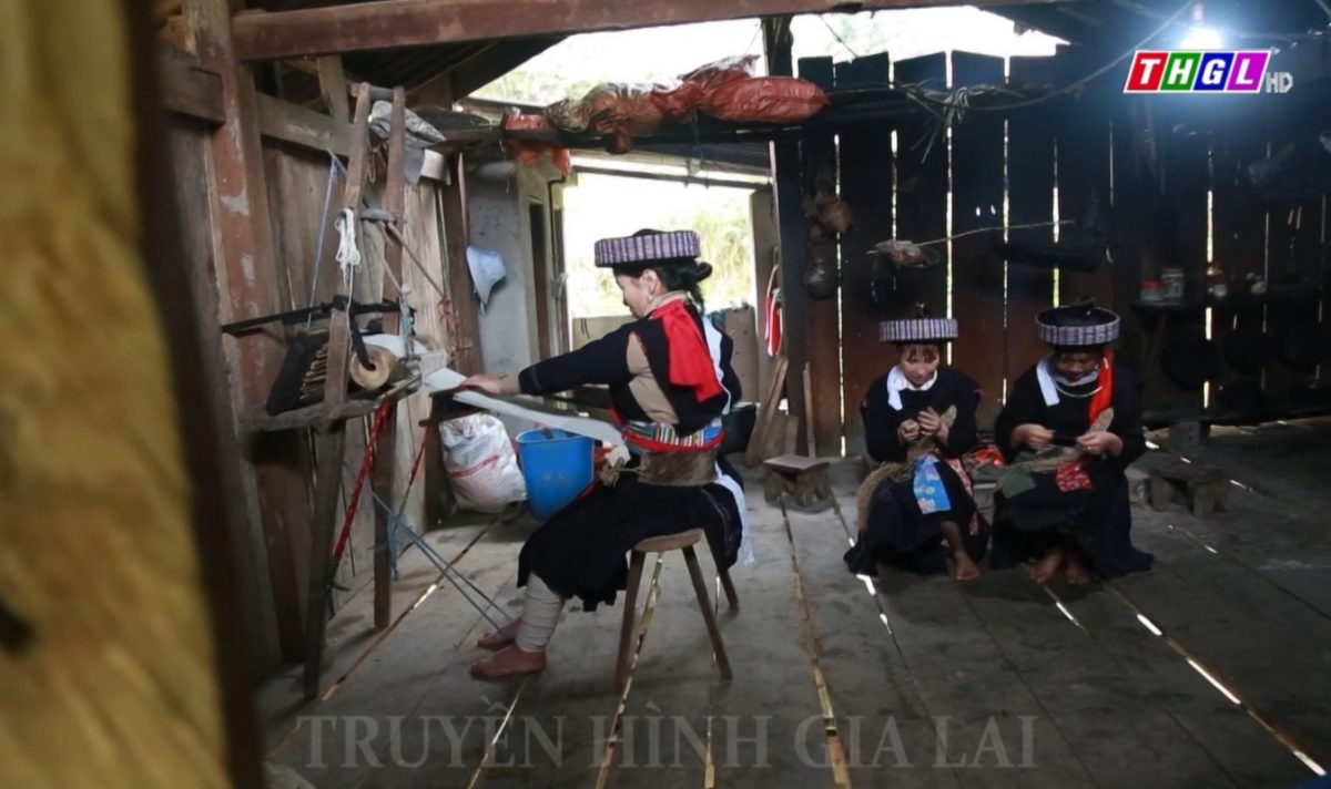 Giữ gìn bản sắc văn hóa Mông Xanh ở Văn Bàn