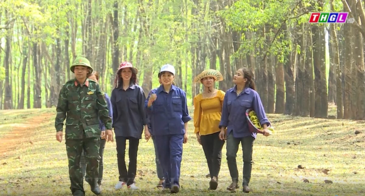 Nữ công nhân ưu tú Nguyễn Thị Nhớ