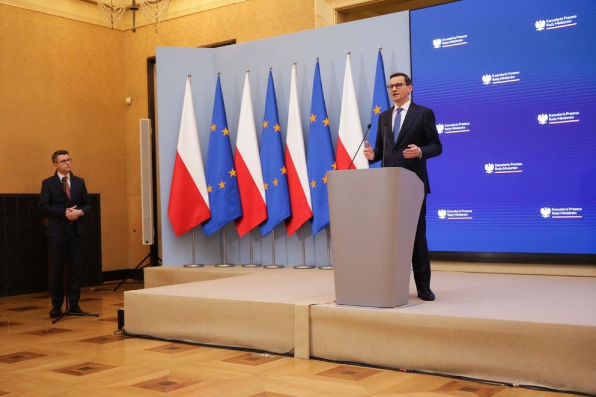Ba Lan xem xét ngừng nhập khẩu dầu của Nga vào tháng 3