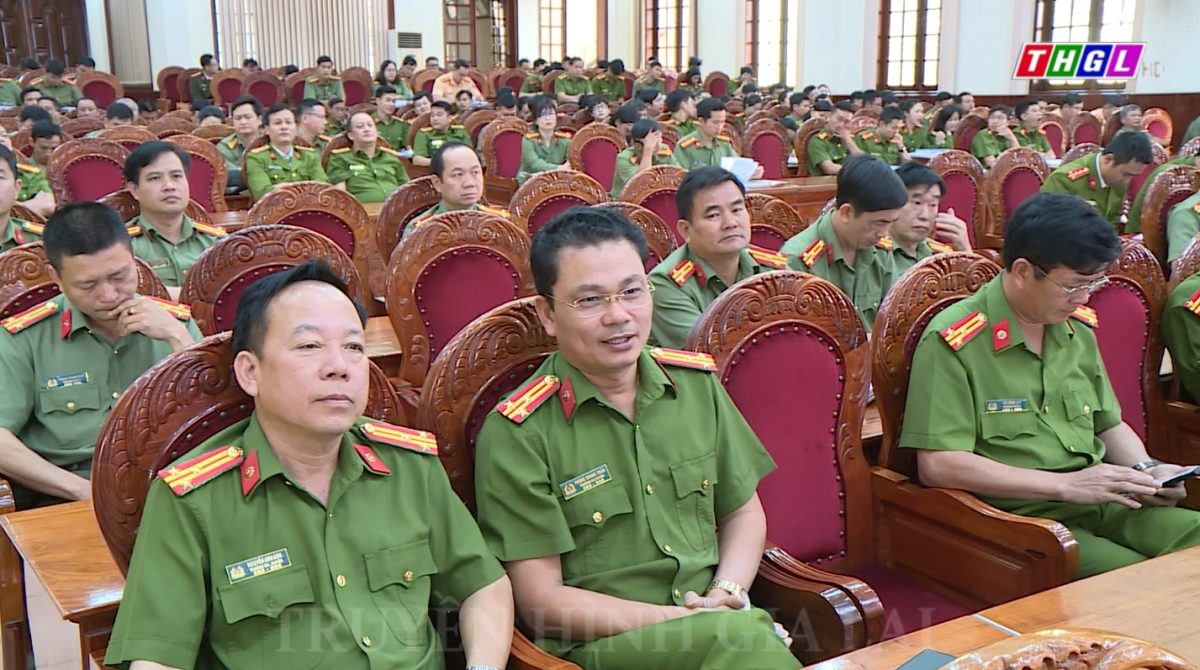 Công an Gia Lai sinh hoạt chính trị về học tập và làm theo Sáu điều Bác Hồ dạy